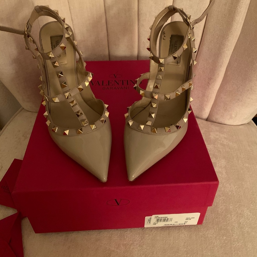 Authentic Valentino’s Rockstud t-strap size 40.5